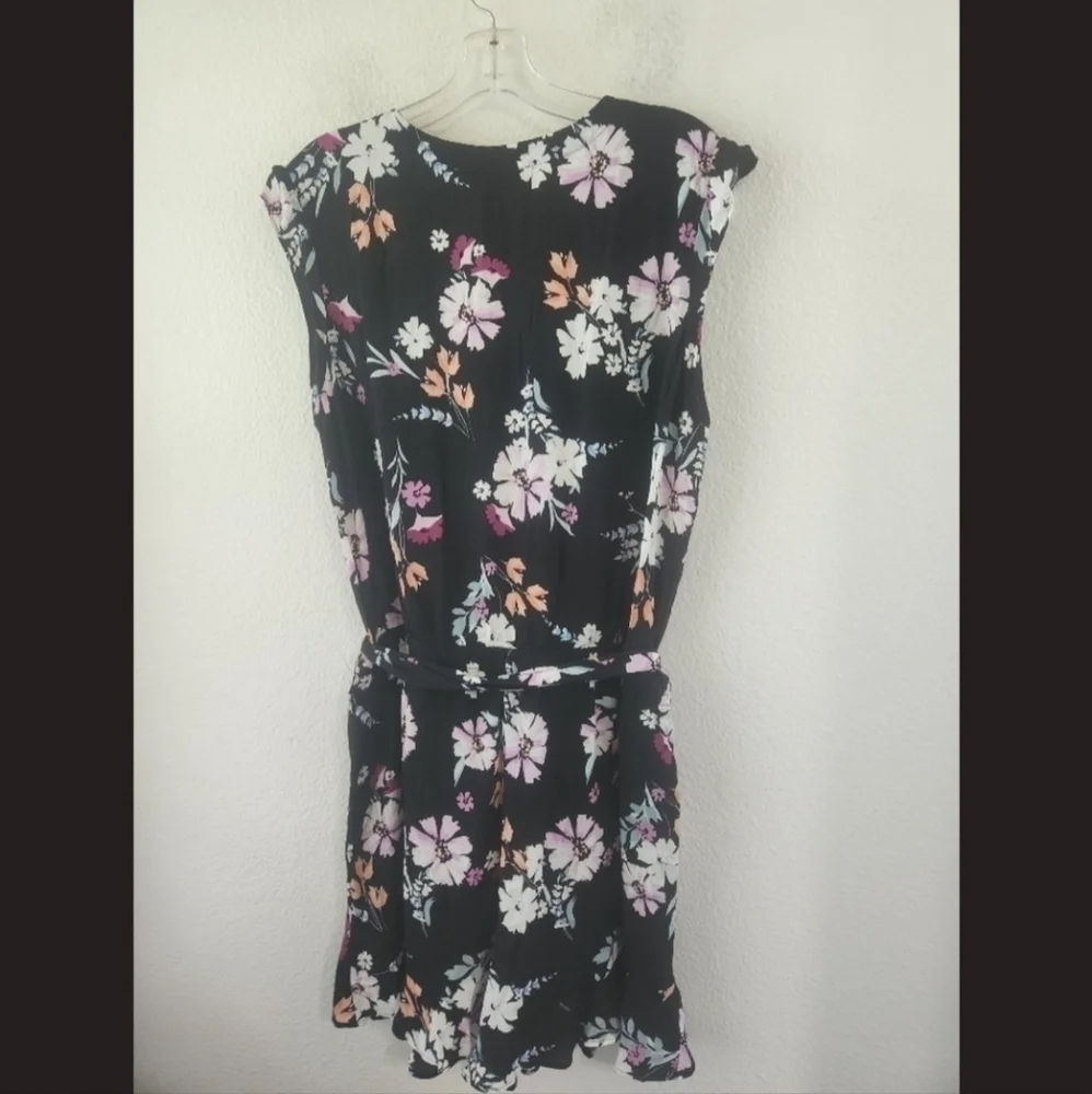 NWT, Ann Taylor LOFT, Black Garden Floral Ruffle Romper Size Medium - Picture 7 of 11